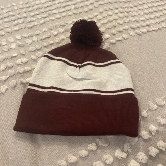 BN UMass Amherst PomPom hat - Picture 5 of 5